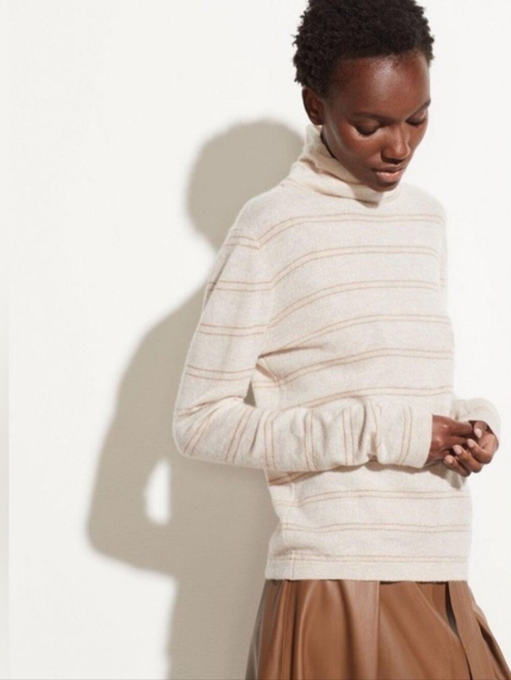 Vince Boiled Cashmere Striped Fitted Turtleneck Size Small Oat & Amber
